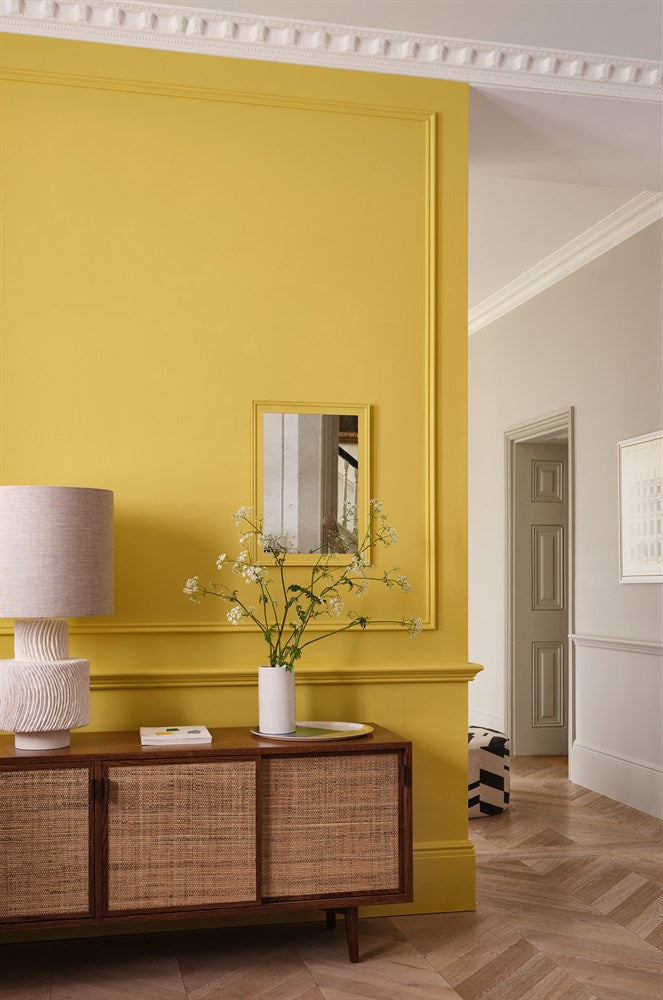 Paint & Paper Library Brimstone 476 lifestyle – Brimstone, Salt III. Salt IV, Clean White
