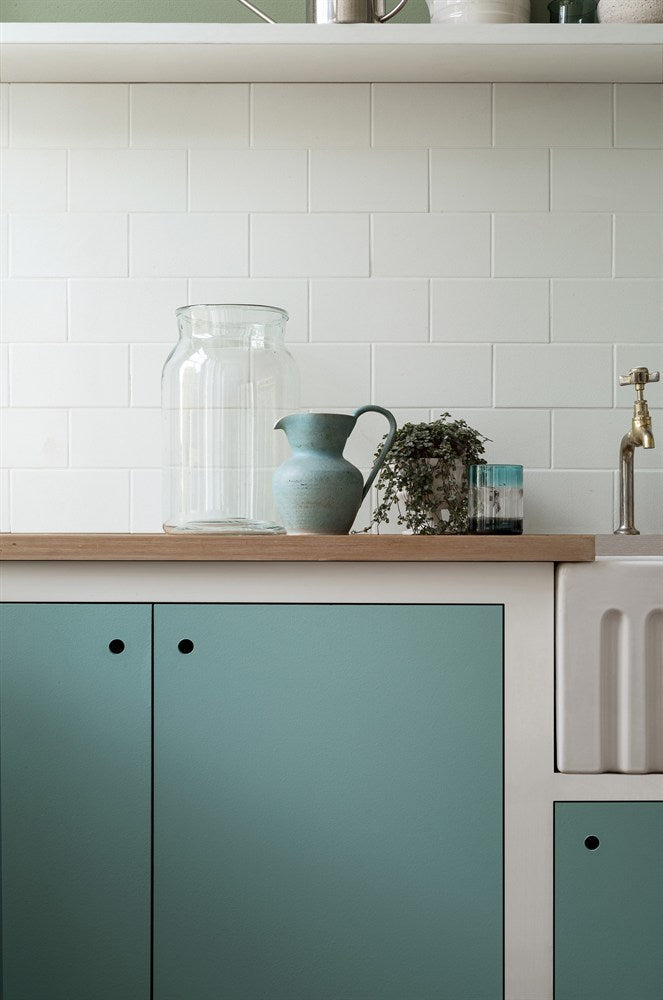 Paint & Paper Library Glass II 582 lifestyle – Glass II, Canvas I, Deep Water Green, Clean White
