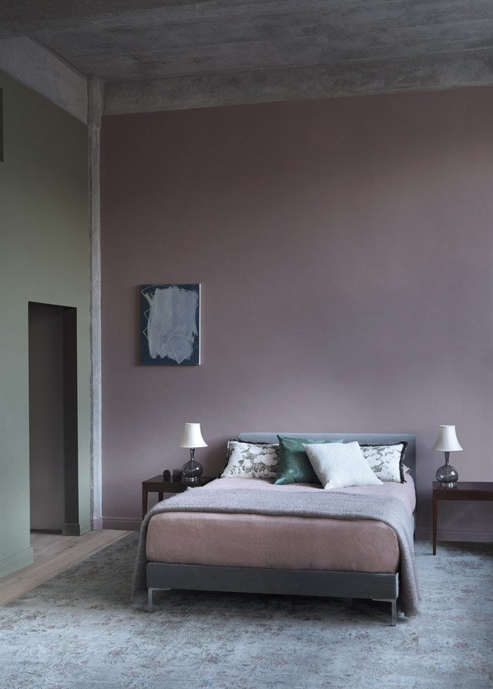 Paint & Paper Library The Botanist 574 lifestyle – Rouge II, The Botanist, Bronze