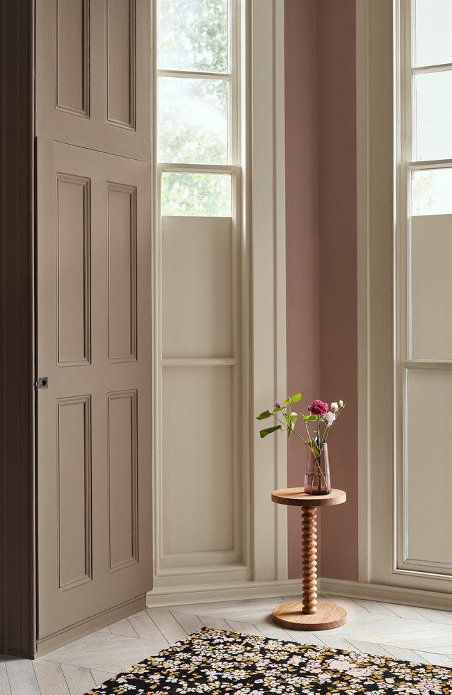 Paint & Paper Library Stone III 203 lifestyle – Ruse, Topi, Stone III