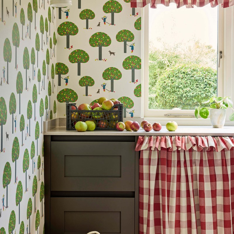 Little Greene Rodney Street wallpaper in Sage & Onions — room view