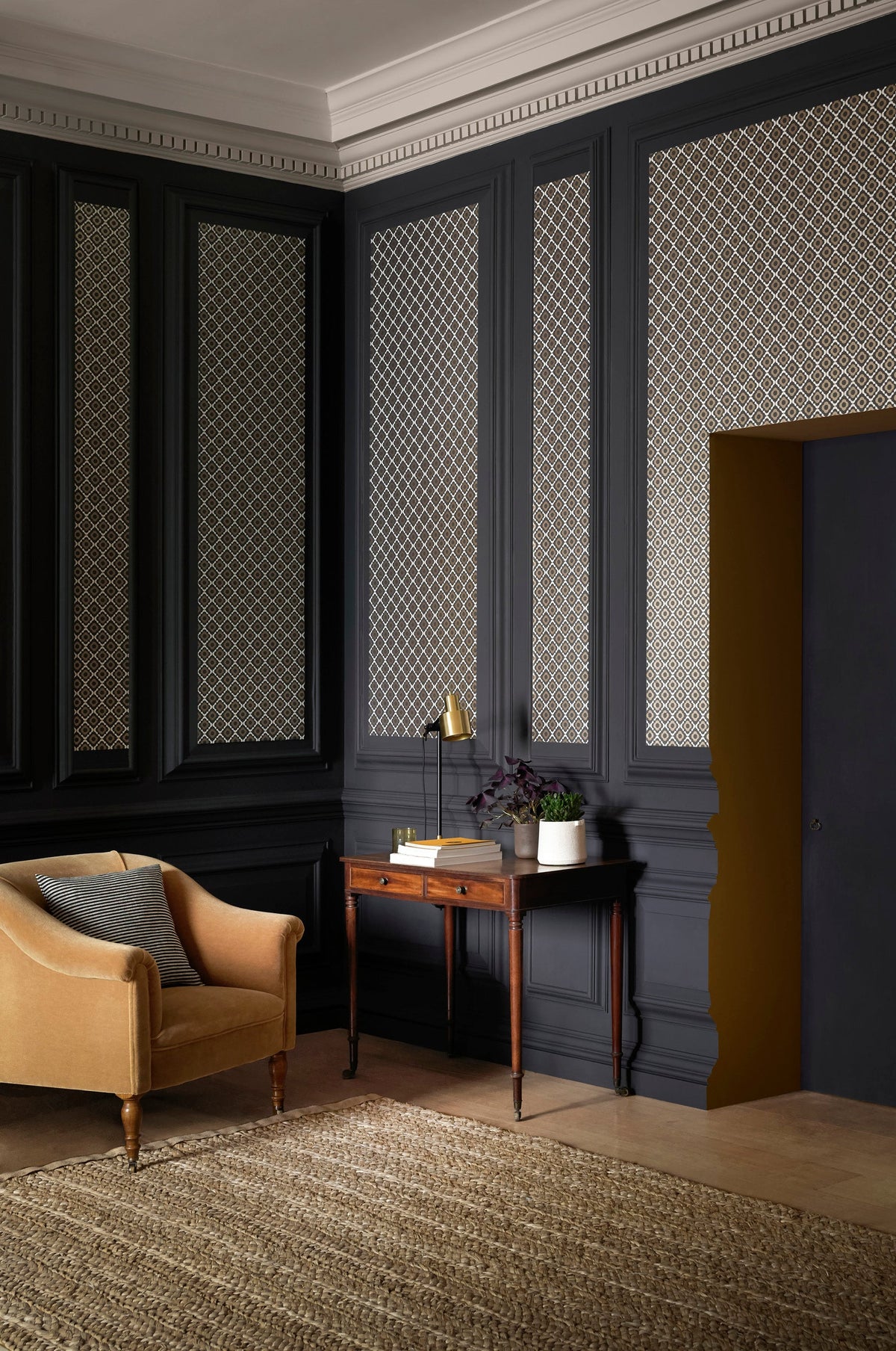 Paint & Paper Library Quatrefoil wallpaper lifestyle image 1