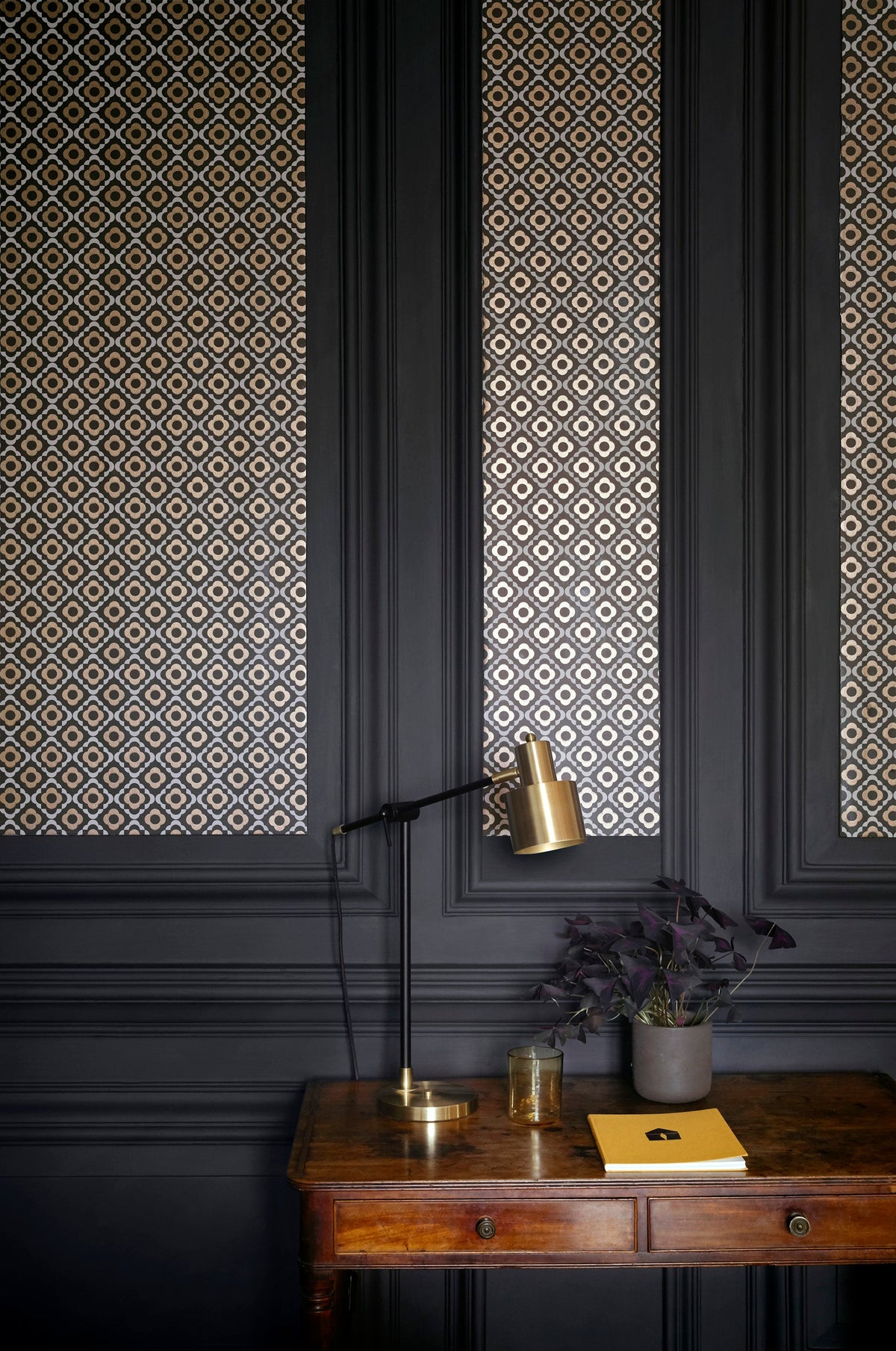 Paint & Paper Library Quatrefoil wallpaper lifestyle image 2