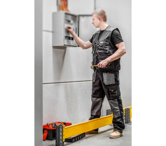Working trousers with detachable pockets and legs
