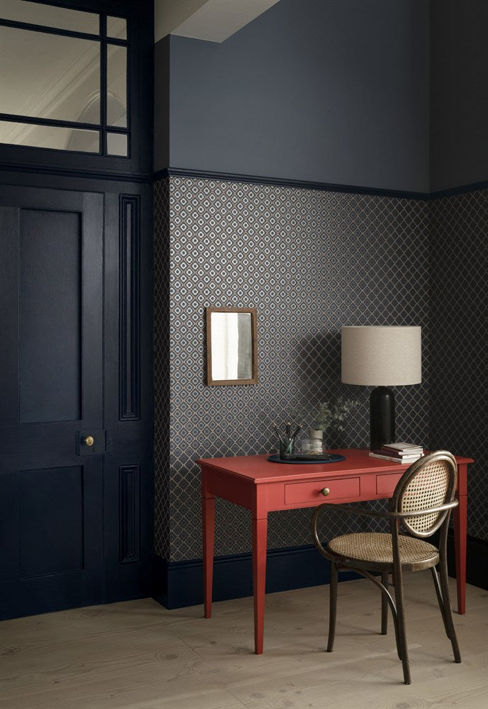 Paint & Paper Library Very Well Red 426 lifestyle – Blue Blood, Quatrefoil, Very Well Red, Quatrefoil - Plimsoll