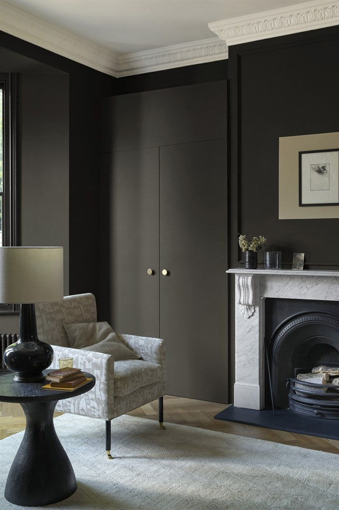 Paint & Paper Library Thames Mud 272 lifestyle – Charbone, Capuchin and Thames Mud