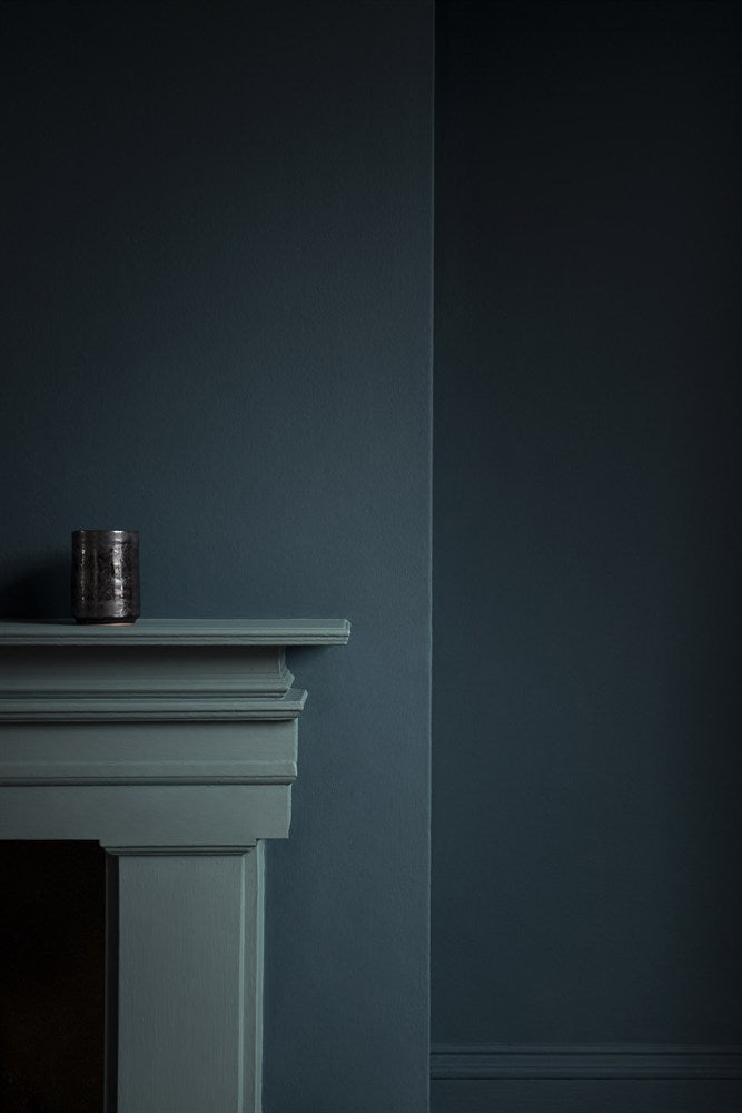 Paint & Paper Library Squid Ink 698 lifestyle – Kigali, Ice V, Squid Ink Detail