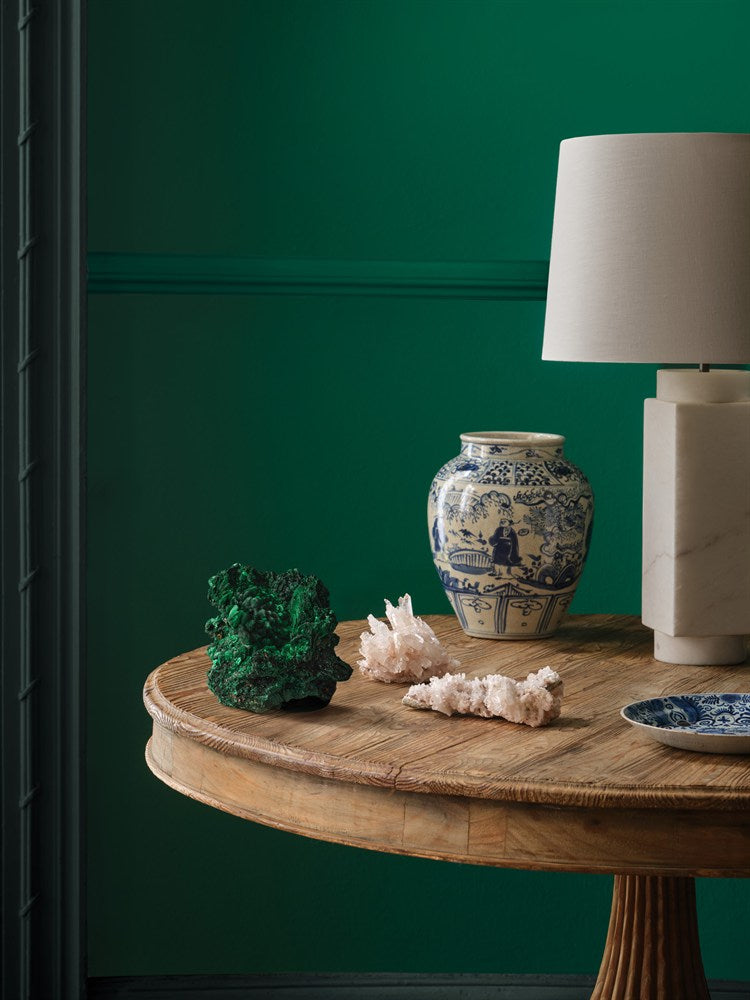 Paint & Paper Library Malachite 713 lifestyle – Malachite, Nori - Cameo