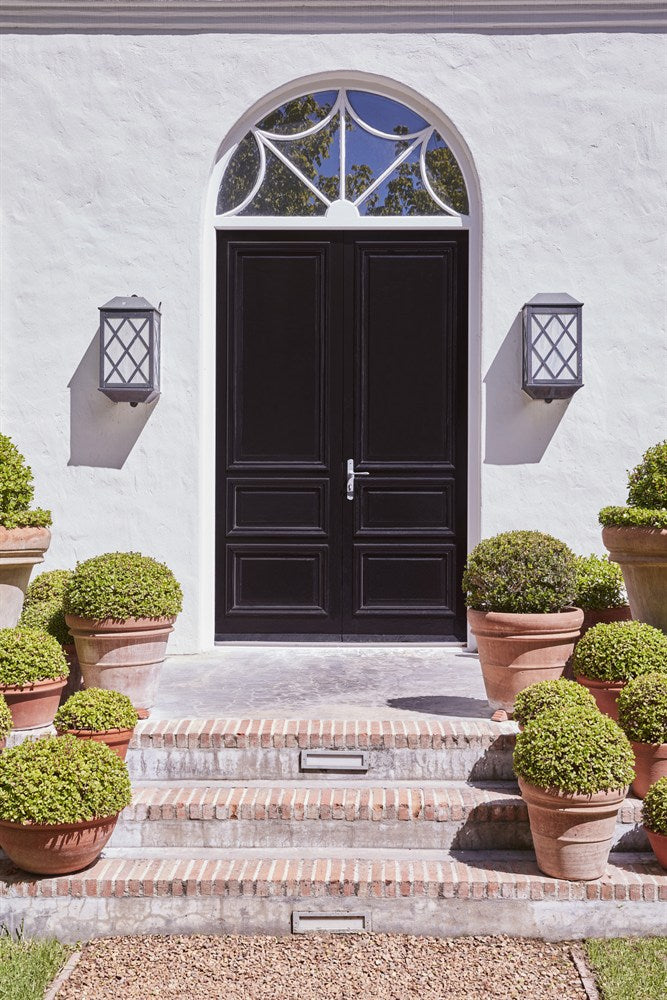 Paint & Paper Library New Black 126 lifestyle – New Black 126, Capuchin 289