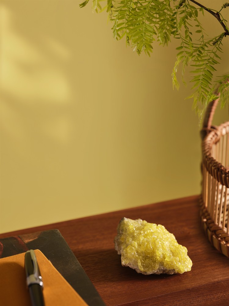 Paint & Paper Library Peruvian Yellow 710 lifestyle – Peruvian Yellow - Jewel