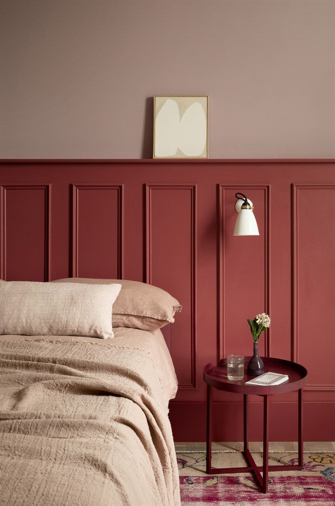 Paint & Paper Library Grenache 372 lifestyle – Plaster V, Beetlenut, Grenache
