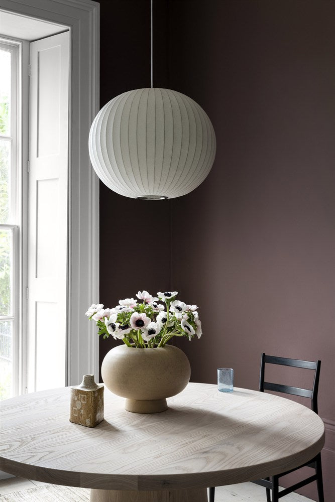 Paint & Paper Library Masque 105 lifestyle – Plum Brandy, Masque Detail