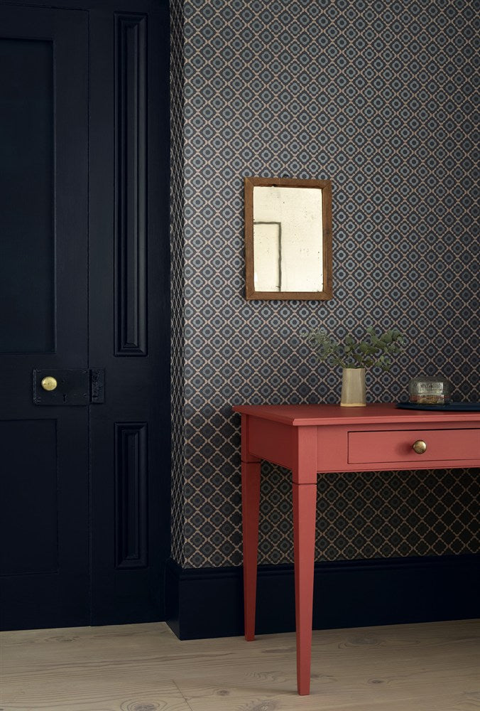 Paint & Paper Library Plimsoll 655 lifestyle – Quatrefoil, Very Well Red, Quatrefoil - Plimsoll
