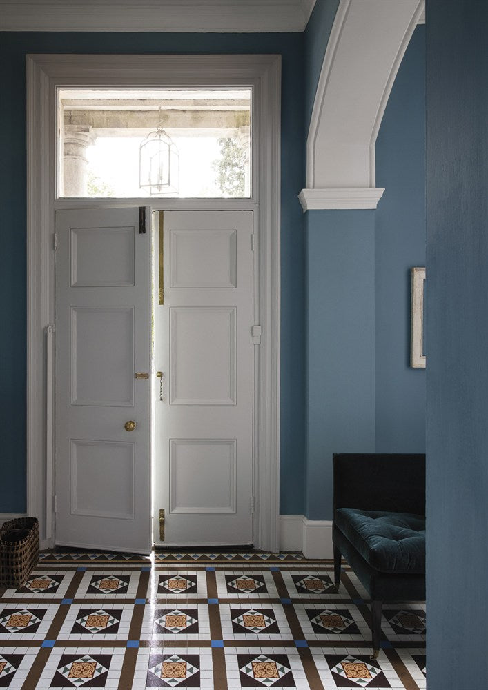 Paint & Paper Library Salt I 331 lifestyle – Salt I, III, Blue's Blue