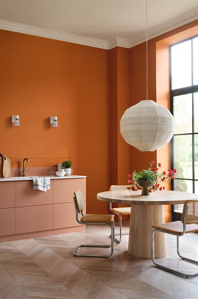 Paint & Paper Library Roben's Honour 344 lifestyle – The Long Room, Roben's Honour, Paper I, New Black 126